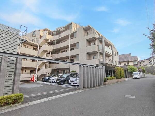 横浜市ブルーライン「上永谷」駅まで徒歩7分。2007年12月築、藤和不動産分譲RC構造マンション。