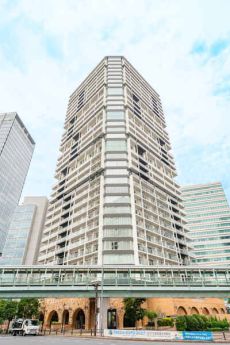 総戸数258戸のビッグコミュニティ。2008年5月築、地上34階地下1階建・免震タワーレジデンス。