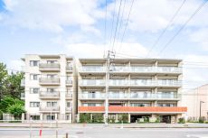 JR東海道本線「茅ケ崎」駅まで徒歩16分。2012年5月築。RC造、地上5階建の3階部分です。