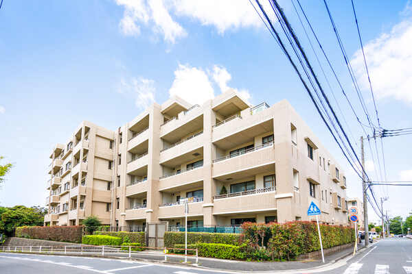 2001年5月築、総戸数116戸の大規模マンションです