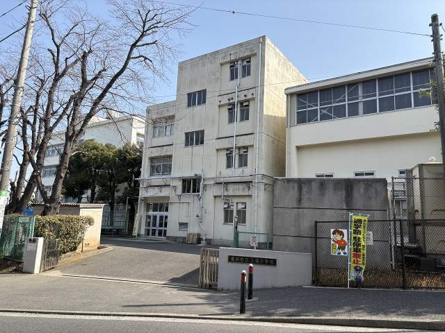 横浜市立三保小学校 210m 写真撮影日：2026-08-31