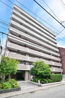 1998年7月築、地上10階建のマンション。対象住戸は9階部分、南向き住戸。