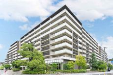 JR京浜東北線「新子安」駅、京急本線「京急新子安」駅まで徒歩4分。「横浜」駅へのアクセスも良好です。