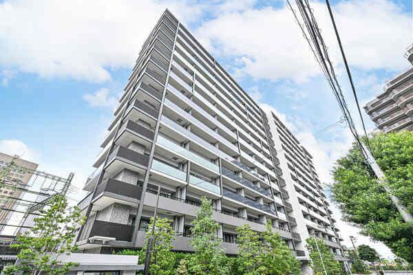 京浜東北・根岸線「川崎」駅徒歩10分、京急大師線・京浜急行線「京急川崎」駅徒歩7分の便利な立地です。