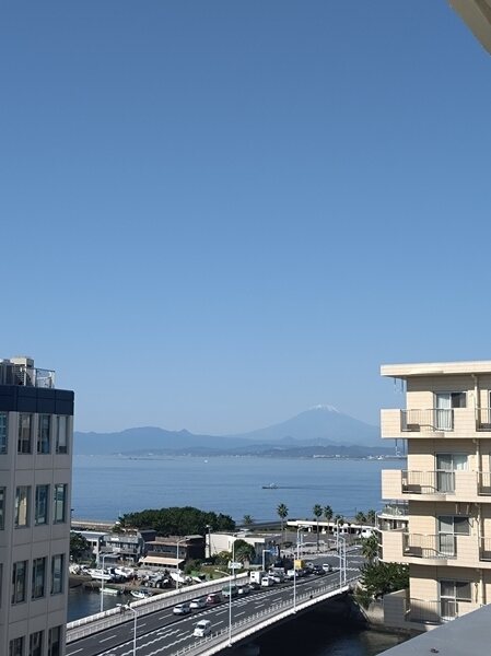 バルコニーより富士山を望む（天候による）