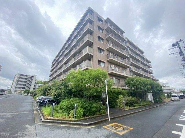 東海道新幹線、JR横浜線、東急新横浜線、横浜市営地下鉄ブルーライン「新横浜」駅より徒歩15分の好立地