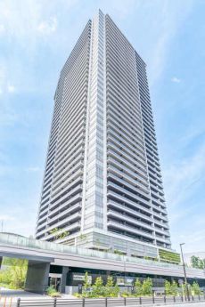 小田急線「相模大野」駅まで徒歩4分の立地。地上41階・地下1階建の28階部分に位置しています。