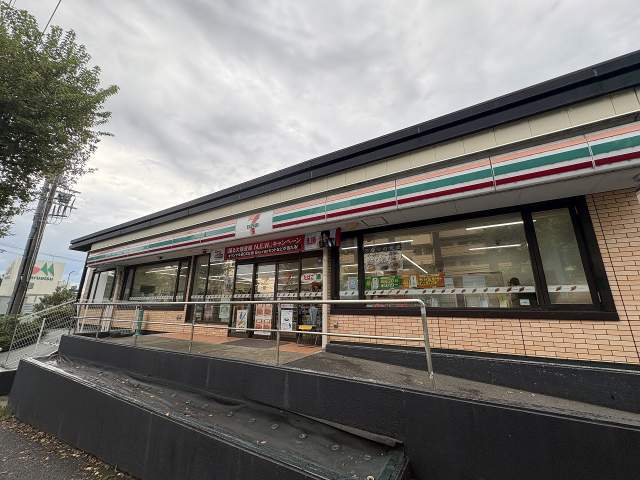 セブンイレブン横浜戸塚名瀬町店 110m 写真撮影日：2026-09-28