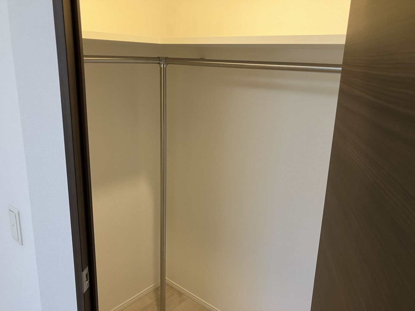 ウォークインクローゼット 写真撮影日：11/14/25, 12:00 AM