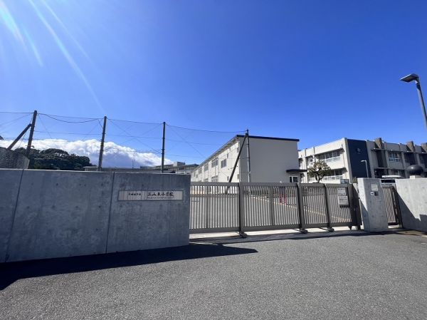 京田辺市立三山木小学校 340m 写真撮影日：2024-03-02 