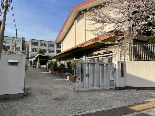 京都市立音羽中学校 1700m 写真撮影日：2024-04-14 