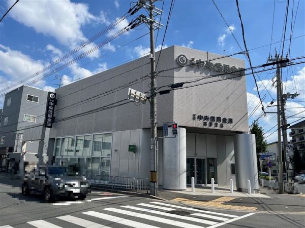 京都中央信用金庫葛野支店 430m 写真撮影日：2023-09-10 