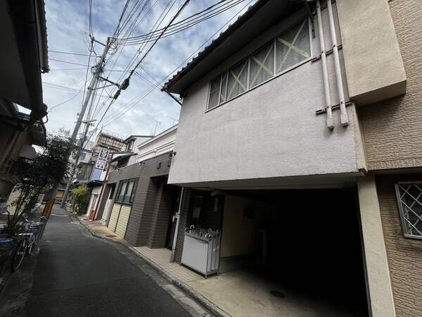 買い物施設や教育施設などが徒歩圏内に揃う、暮らしやすい住環境です。ぜひ実際に、現地をご確認ください。