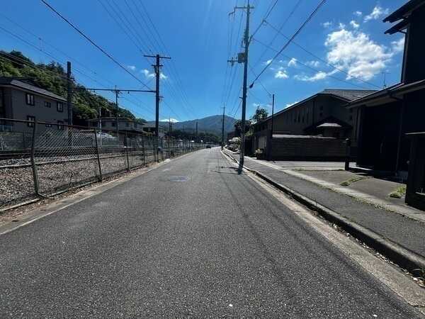 叡山電鉄「岩倉」駅へ徒歩3分の閑静な住宅地です。文教地区につき、教育環境が整ったエリアです。
