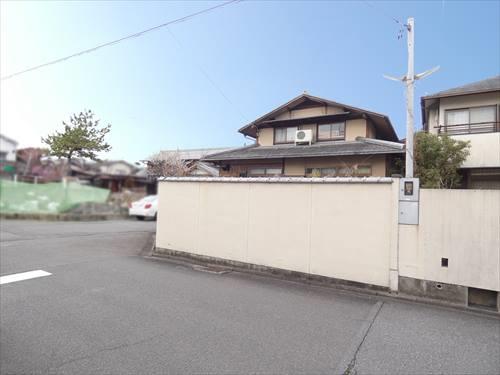 外観と南側前面道路