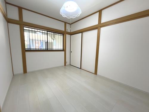 １階洋室　約５．６帖