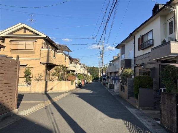 前面道路含む現地写真  写真撮影日：2025-03-09