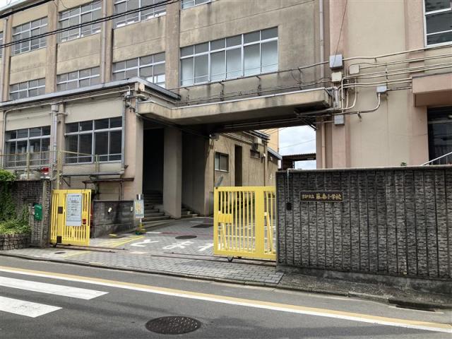 京都市立藤ノ森小学校 940m 写真撮影日：2025-06-27