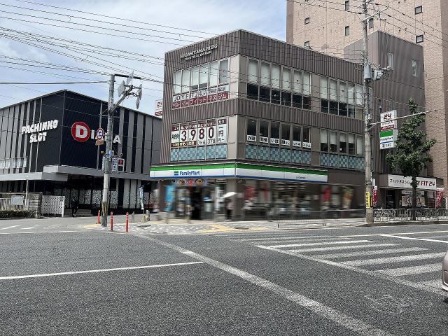 ファミリーマート山科区役所前店 449m 写真撮影日：2025-08-01