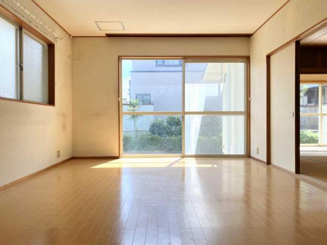 リビング  写真撮影日：2025-10-06