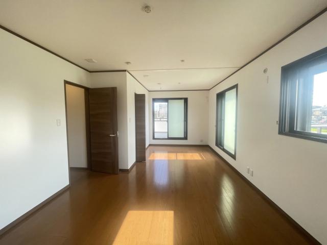 リビング以外の居室  写真撮影日：2025-11-23