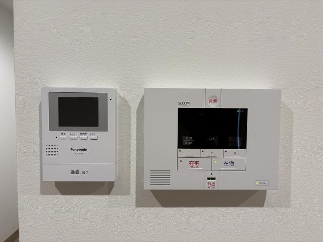 防犯設備 インターフォン・セコム  写真撮影日：2025-12-05