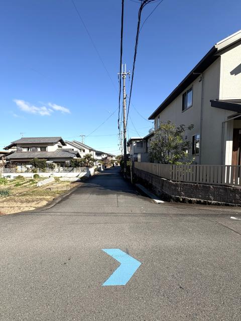 前面道路含む現地写真  写真撮影日：2025-12-20