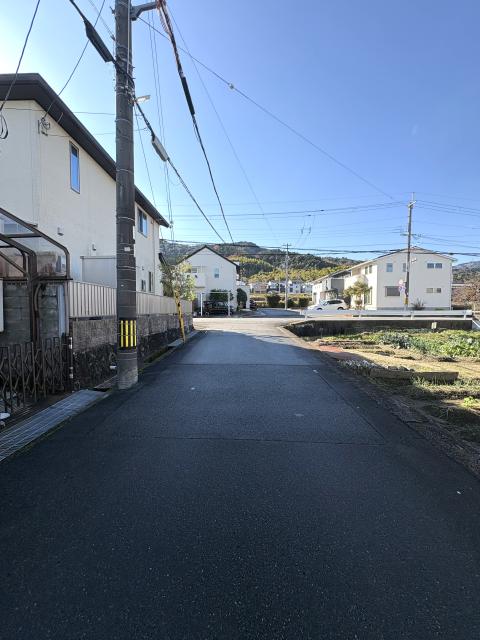前面道路含む現地写真  写真撮影日：2025-12-20
