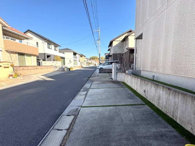 前面道路含む現地写真  写真撮影日：2025-12-18