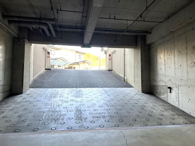 駐車場(共用設備)  写真撮影日：2026-01-31