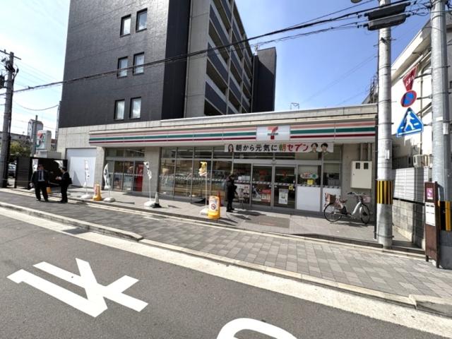 セブンイレブン　JR西大路駅前店 600m 写真撮影日：2026-03-03