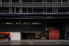 阪急京都線「烏丸」駅徒歩4分、東洞院通沿いに立地。ペットと暮らせるマンションです(細則有り)。