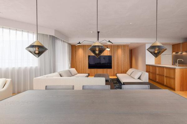 キッチンからリビングダイニングを見渡すことができる間取り。お掃除が簡単な全居室フローリング仕様です。