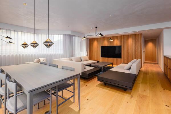 空気を汚さず乾燥もしにくい床暖房付き。底冷えする季節も、足元からお部屋全体をやさしく暖めてくれます。