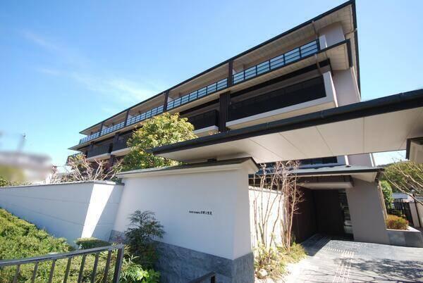 2016年8月築、三井不動産レジデンシャル分譲、大末建設施工。当該住戸は、2階部分に位置しています。