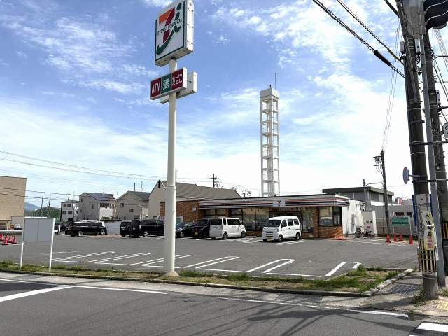 セブンイレブン　向日市上植野店 266m 写真撮影日：2026-04-18