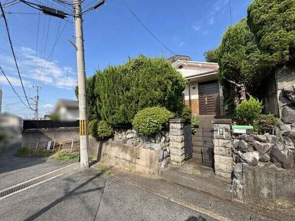 京阪宇治線「黄檗」駅徒歩7分・JR奈良線「黄檗」駅徒歩10分など複数路線が利用可能。木造2階建。