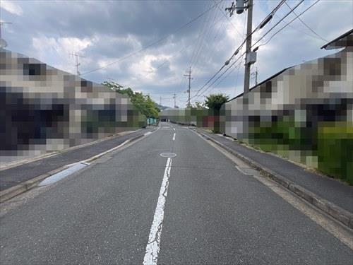 前面道路（北西から南東を撮影）