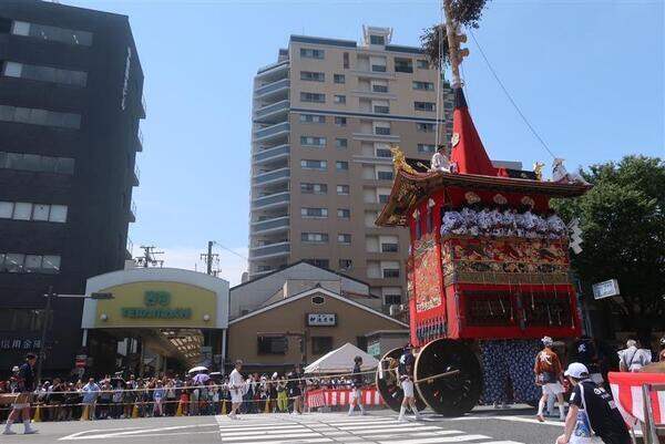 地下鉄東西線「京都市役所前」駅徒歩1分、京阪本線「三条」駅徒歩7分他、複数沿線が徒歩圏内の立地です。