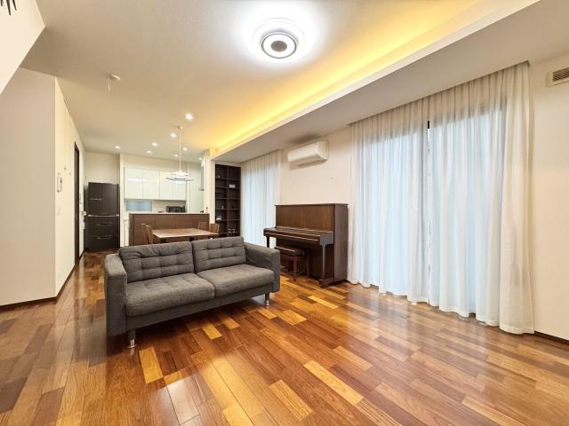 リビング  写真撮影日：2025-10-04