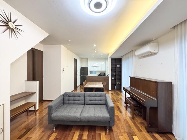 リビング  写真撮影日：2025-10-04