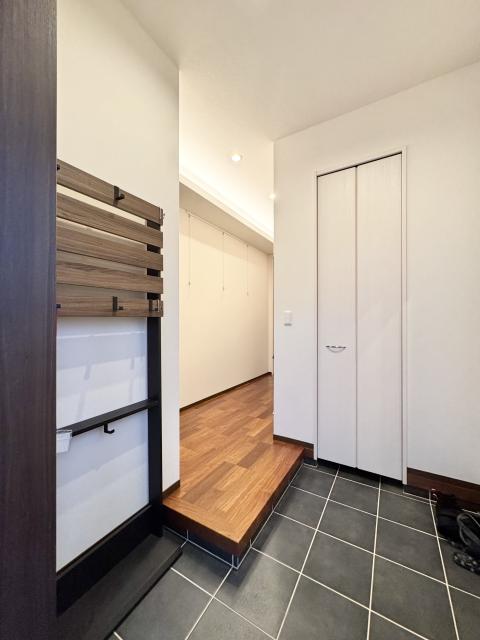 玄関  写真撮影日：2025-10-04