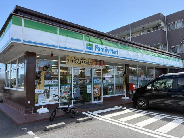ファミリーマート末広町店 800m 写真撮影日：2026-10-02
