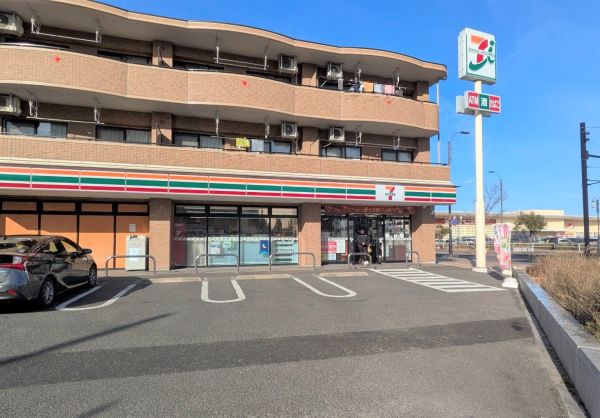 セブンイレブン小鶴新田駅前 520m 写真撮影日：2025-02-02 