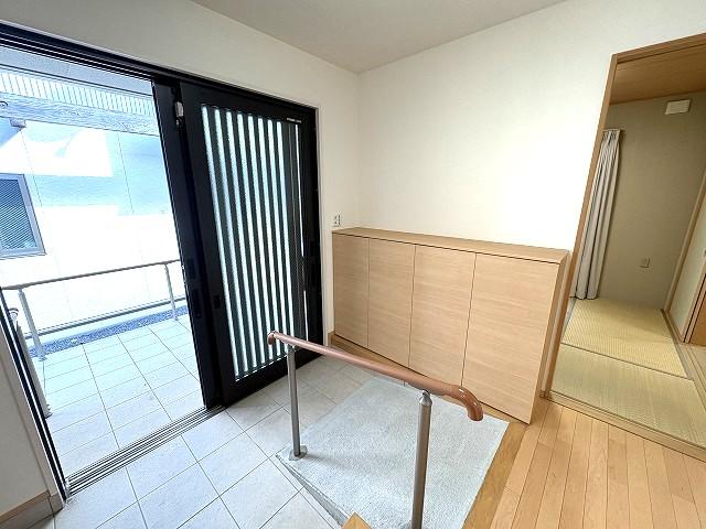 玄関  写真撮影日：2025-10-17
