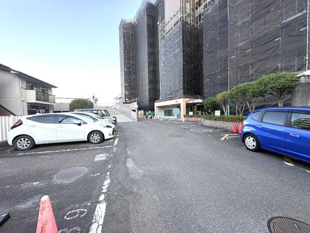 駐車場(共用設備)  写真撮影日：2025-11-15