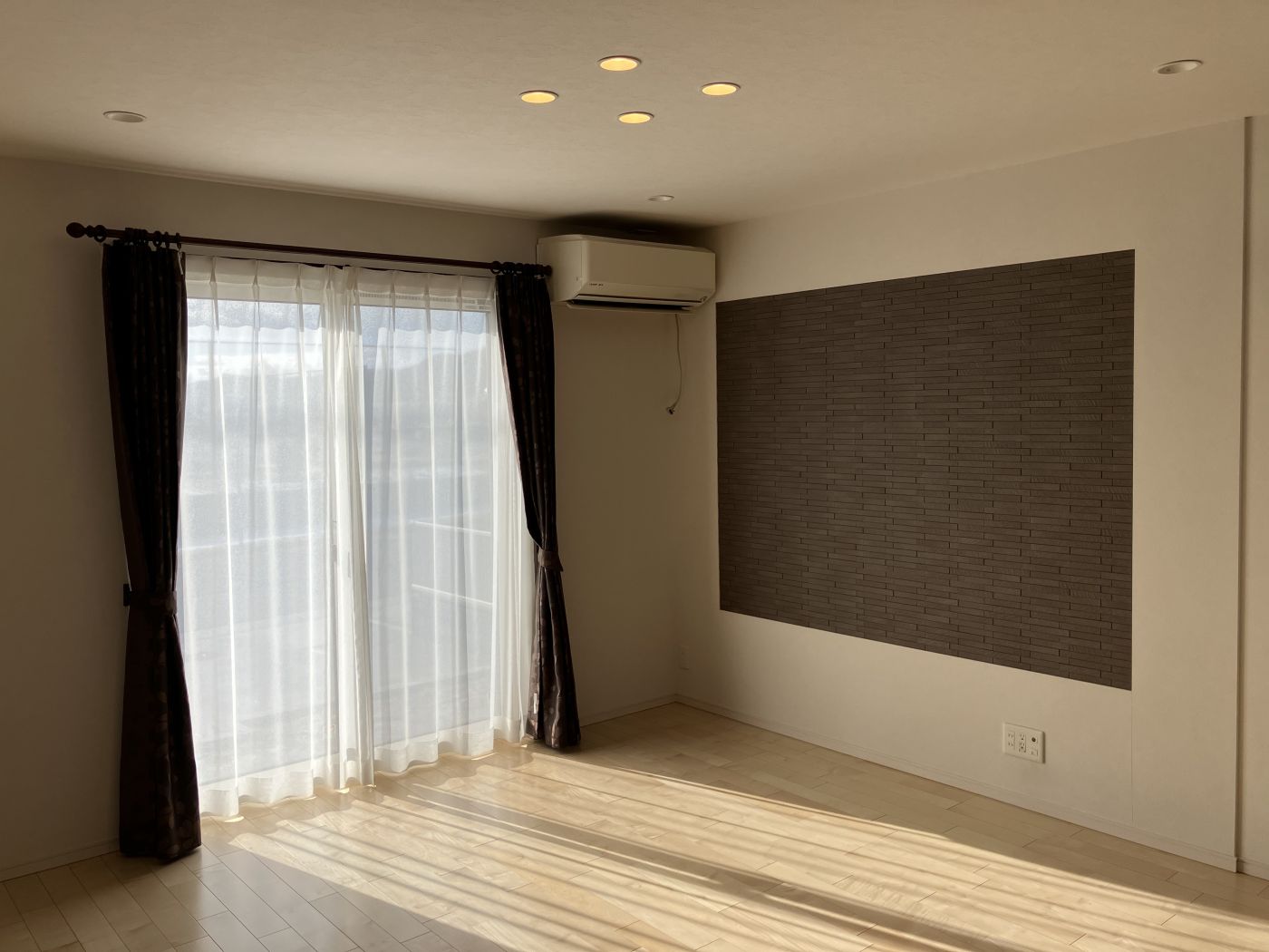 リビング 写真撮影日：12/4/25, 12:00 AM