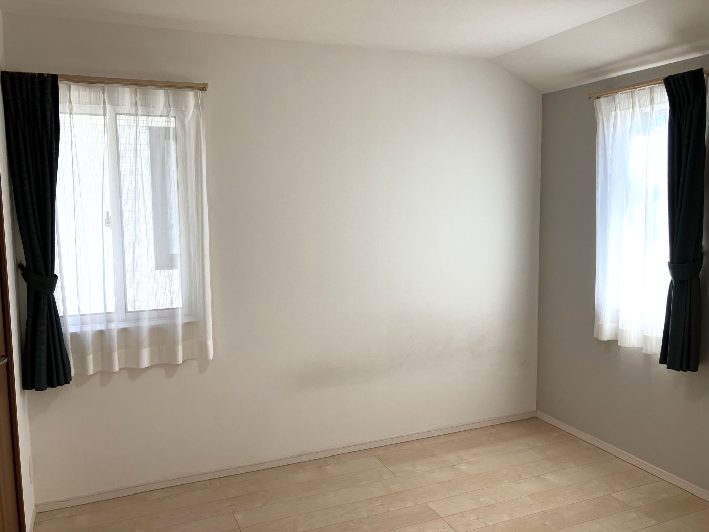 南側洋室 写真撮影日：12/4/25, 12:00 AM