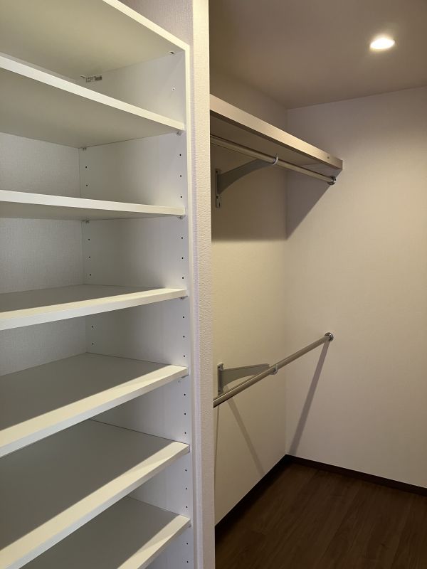 ウォークインクローゼット 写真撮影日：12/4/25, 12:00 AM