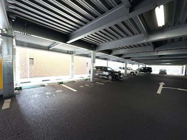 駐車場(共用設備)  写真撮影日：2026-03-28